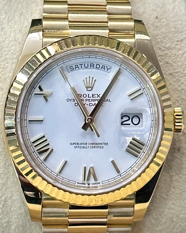 Rolex day date 40 yellow gold store silver dial