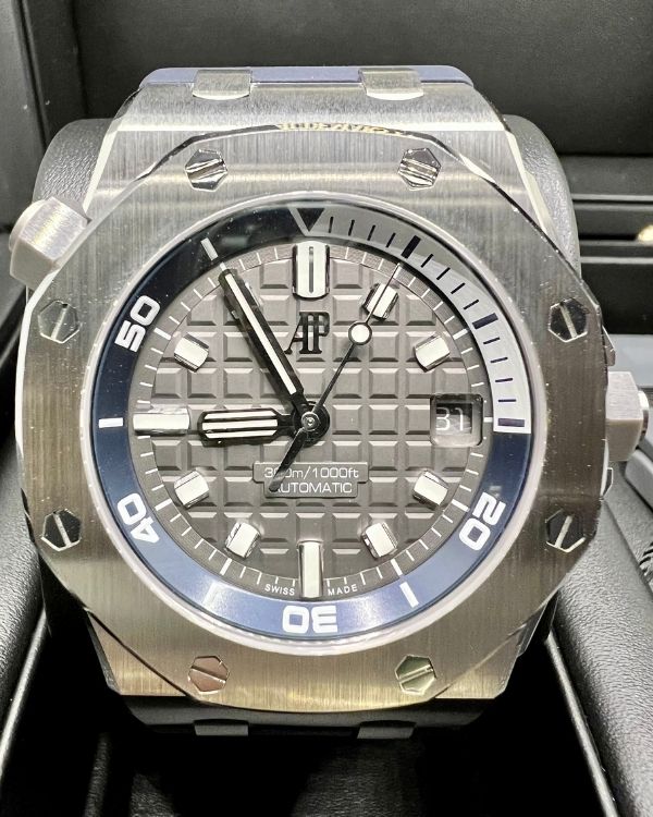 Unworn 2022 Audemars Piguet Royal Oak Offshore Diver Grey 15720ST