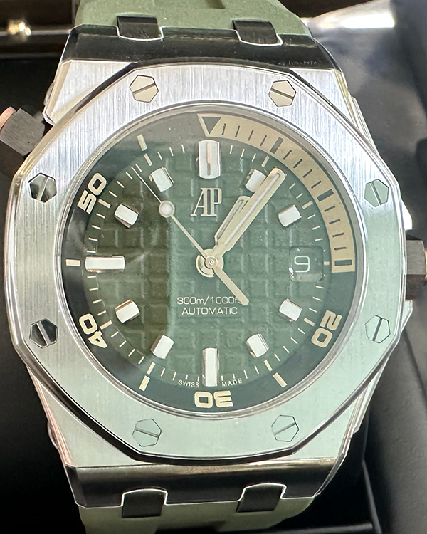 Audemars Piguet Royal Oak Offshore Diver Khaki Green 15720ST.OO