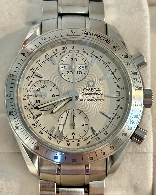 No Reserve - 2010 Omega Speedmaster Day-Date 40MM Silver Dial Steel Bracelet (3221.30.00)