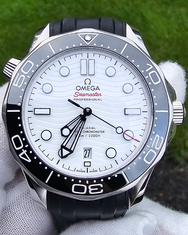 Omega Seamaster Diver 300M 42MM White Dial Rubber Strap (210.32.42.20.04.001)