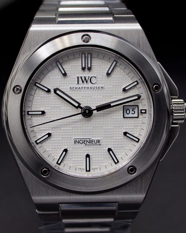 2024 IWC Schaffhausen Ingenieur 40MM Silver Dial Steel Bracelet (IW328902)