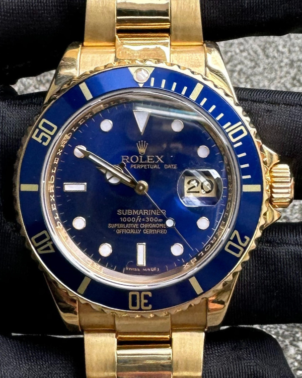 2007 Rolex Submariner Date 40MM Blue Dial Yellow Gold Bracelet (16618)