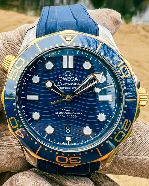 2019 Omega Seamaster Diver 300M 42MM Blue Dial Rubber Strap (210.22.42.20.03.001)