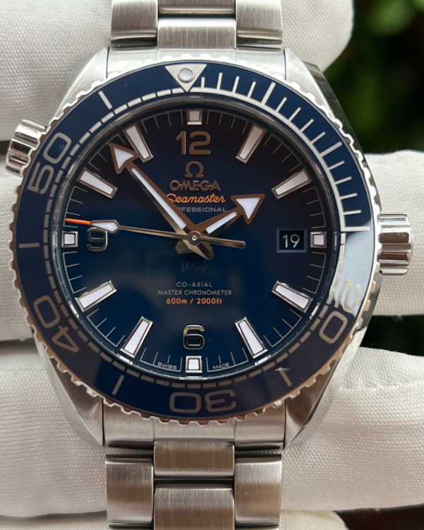 (4 DAY- AUCTION) 2018 Omega Seamaster Planet Ocean 43.5MM Steel Blue Dial (215.30.44.21.03.001)