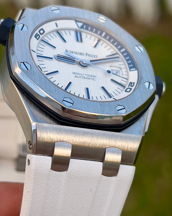 Audemars Piguet Royal Oak Offshore Diver 42MM White Dial Rubber Strap ...