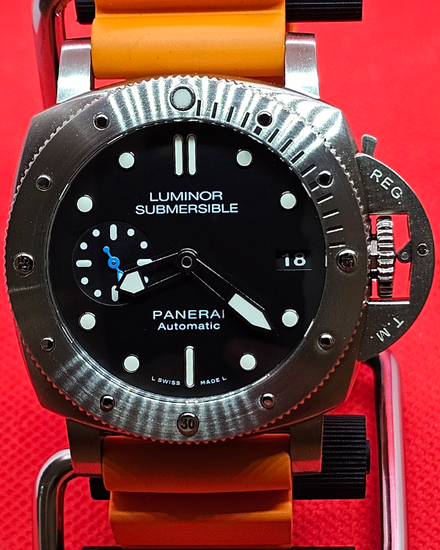 2018 Panerai Submersible 42MM Black Dial Rubber Strap PAM00682