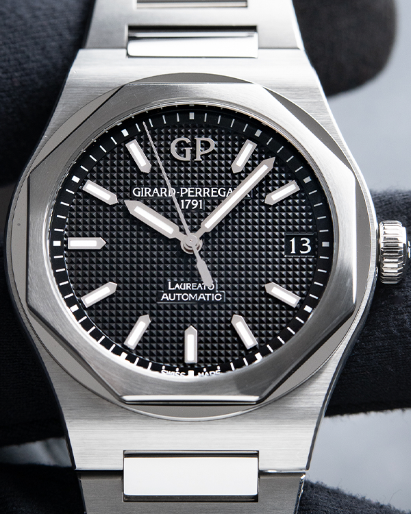 Girard-Perregaux Laureato Automatic Stainless Steel Black Dial 42MM (81010-11-634-11A)