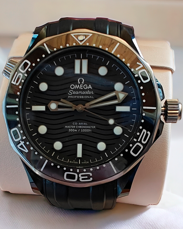 2019 Omega Seamaster Diver 300M 43.5MM Black Dial Rubber Strap (210.92.44.20.01.001)