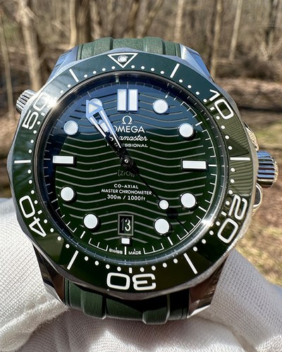 2022 Omega Seamaster Diver 300M Seaweed 42MM Green Dial Rubber Strap (210.32.42.20.10.001)