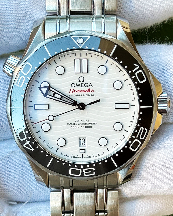 2021 Omega Seamaster Diver 300M 42MM White Dial Steel Bracelet (210.30.42.20.04.001)