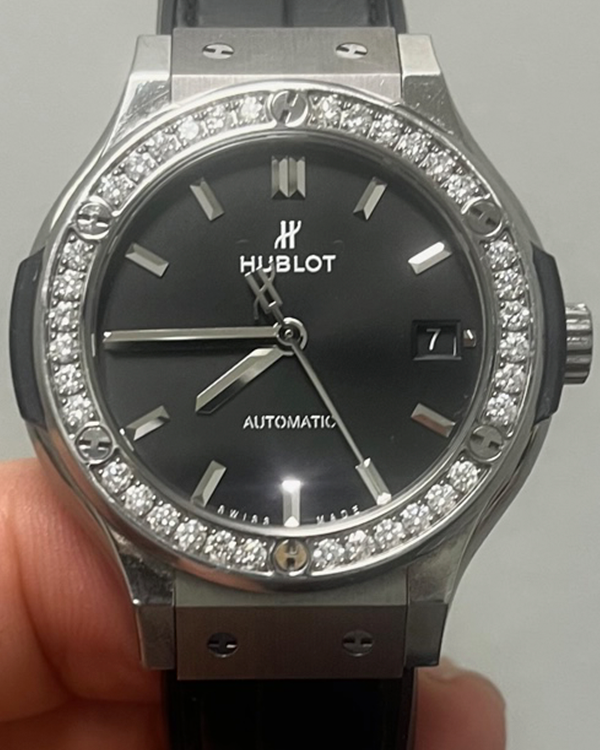 2021 Hublot Classic Fusion 38MM Black Dial Rubber/Leather Strap (565.NX.1470.LR.1204)