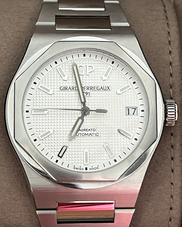 2021 Girard Perregaux Laureato 42 mm Steel White Dial (81010-11-131-11A)