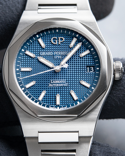 2022 Girard Perregaux Laureato Chen Xiao Limited Edition Steel Blue Dial 42 Watch (81010-11-191211A)