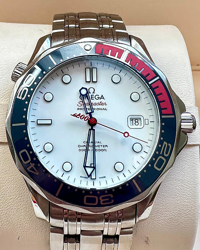 2020 Omega Seamaster Diver 300M Commander's "James Bond" L. E. 41MM White Dial Steel Bracelet (212.32.41.20.04.001)