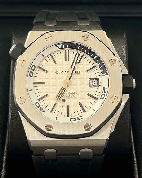 2015 Audemars Piguet Royal Oak Offshore Diver 42MM Silver Dial Rubber Strap (15710ST)