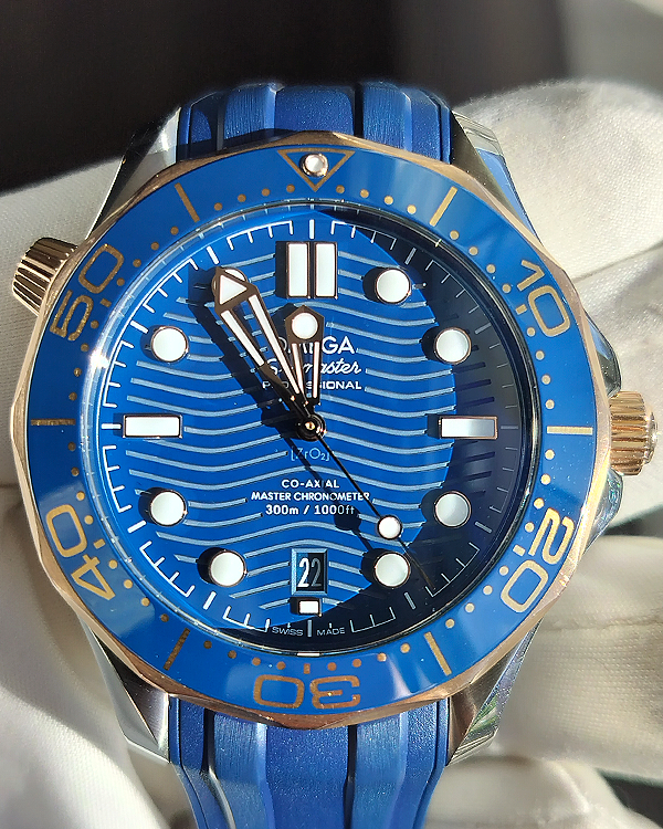 2019 Omega Seamaster Diver 300M 42MM Blue Dial Rubber Strap (210.22.42.20.03.002)