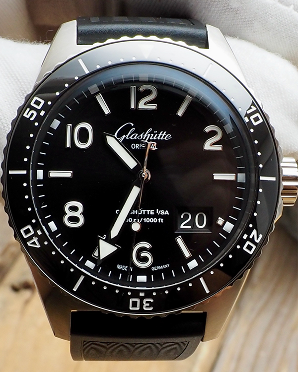 2022 Glashütte Original SeaQ Panoramadatum 43MM Black Dial Rubber Strap (1-36-13-01-80-70)