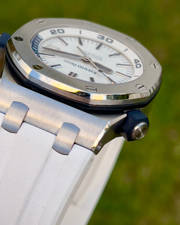 Audemars Piguet Royal Oak Offshore Diver 42MM White Dial Rubber Strap ...