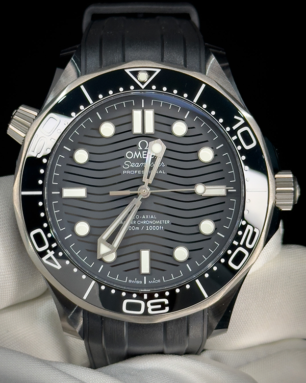 2019 Omega Seamaster Diver 300M 43.5MM Black Dial Rubber Strap (210.92.44.20.01.001)