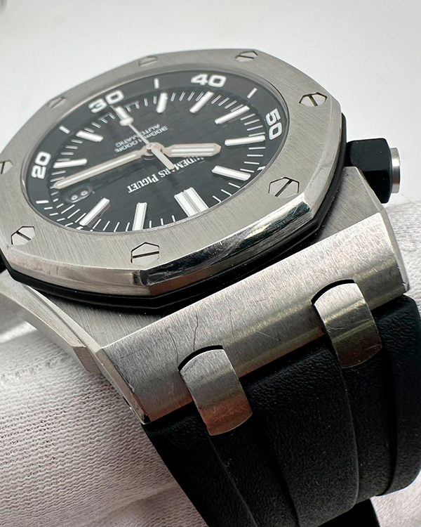 Audemars Piguet Royal Oak Offshore Diver 42MM Black Dial Rubber Strap ...