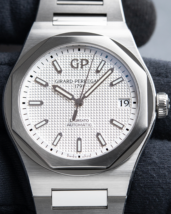 Girard Perregaux Laureato Automatic White Silver Dial Steel 42MM (81010-11-131-11A)