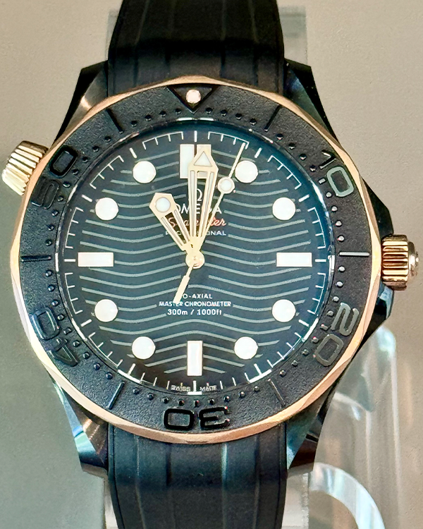 2022 Omega Seamaster Diver 300M Co-Axial Master Chronometer 43.5MM Two-Tone Black Dial Rubber Strap  (210.62.44.20.01.001)