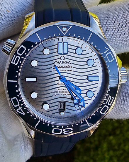 Omega Seamaster Diver 300M 42MM Grey Dial Rubber Strap (210.32.42.20.06.001)