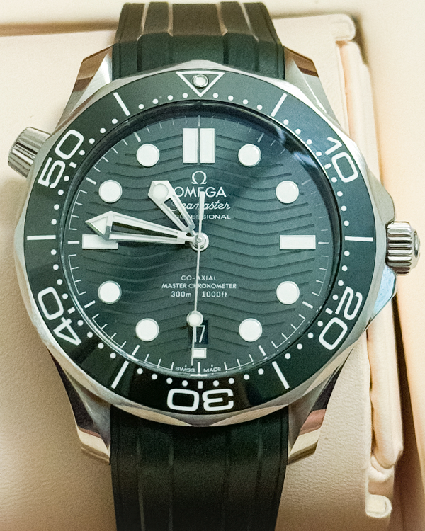 No Reserve - 2023 Omega Seamaster Diver 300M "Seaweed" 42MM Green Dial Rubber Strap (210.32.42.20.10.001)