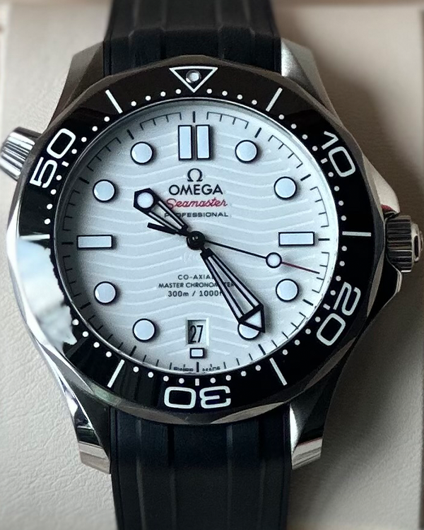 2022 Omega Seamaster Diver 300 M Steel White Dial (210.32.42.20.04.001)