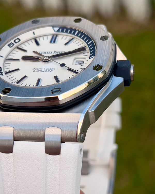 Audemars Piguet Royal Oak Offshore Diver 42MM White Dial Rubber Strap ...