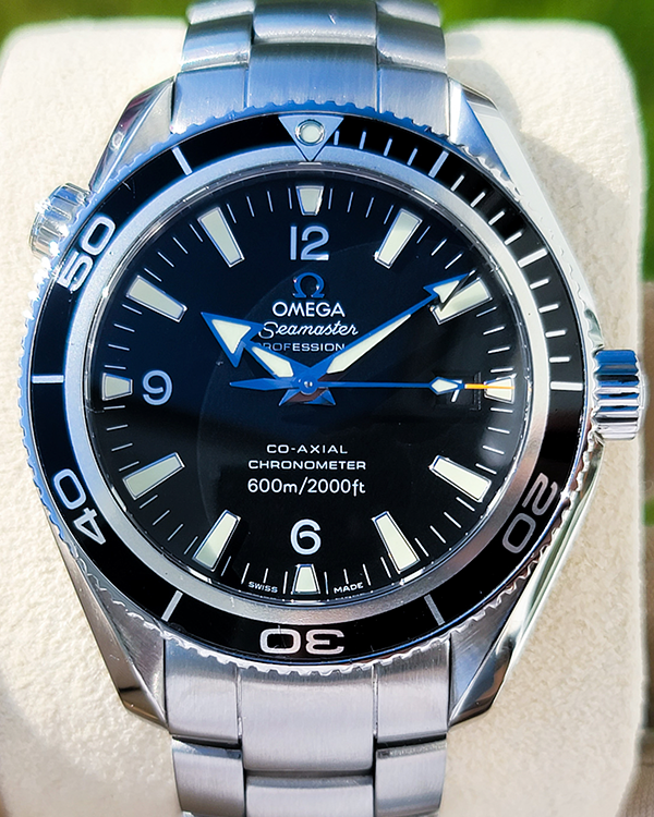 No Reserve - 2011 Omega Seamaster Planet Ocean 42MM Black Dial Steel Bracelet (2201.50.00)