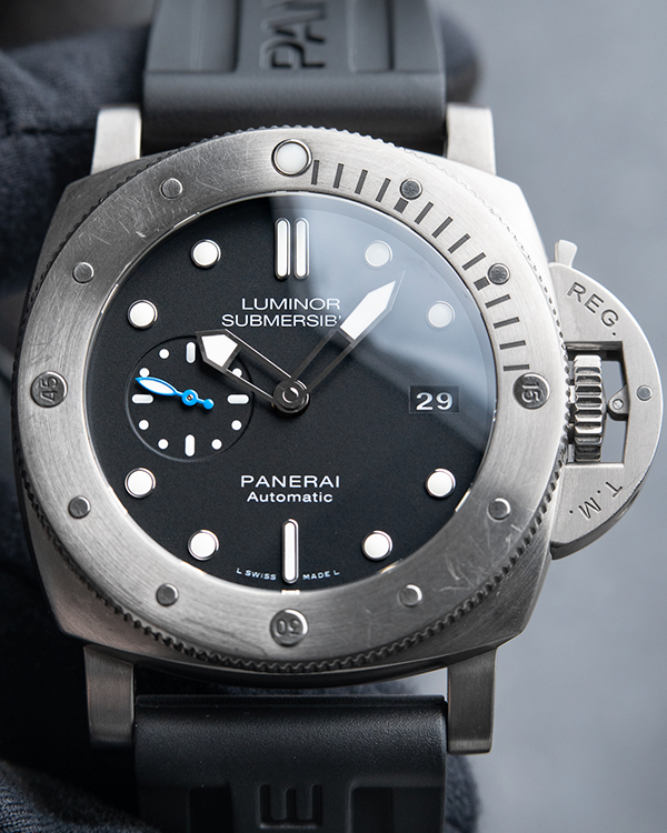 2018 Panerai Luminor Submersible Black Dial Titanium Automatic Diver Watch (PAM01305)