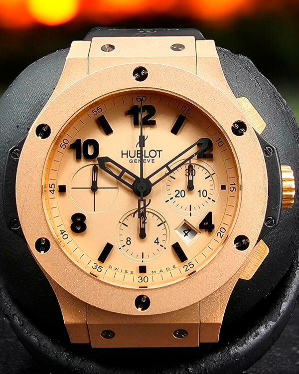 Hublot Big Bang L.E. 44MM Gold Dial Rubber Strap (301.PI.500.RX)