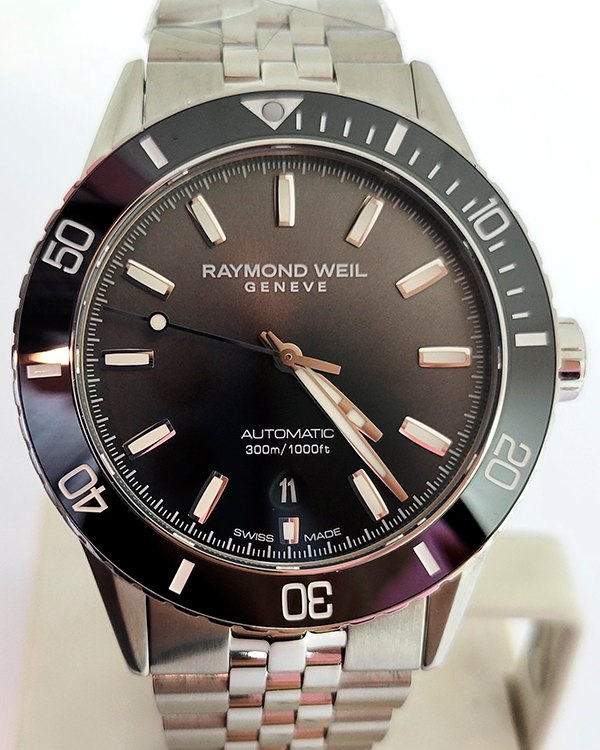 Raymond Weil Freelancer 42.5MM Black Dial Steel Bracelet (2775)