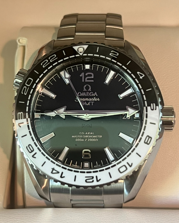 2022 Omega Seamaster Planet Ocean 600M 43.5MM Steel Oreo Bezel Black Dial (215.30.44.22.01.001)