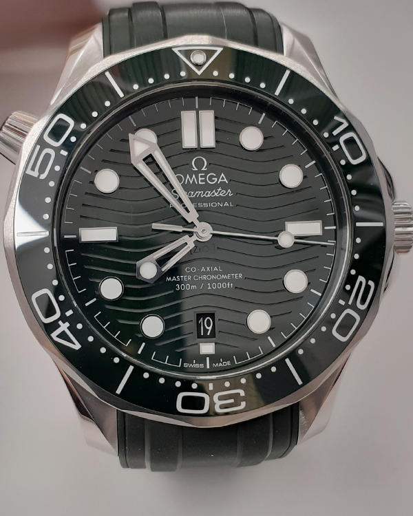 2024 Omega Seamaster Diver 300M "Seaweed" 42MM Green Dial Rubber Strap (210.32.42.20.10.001)