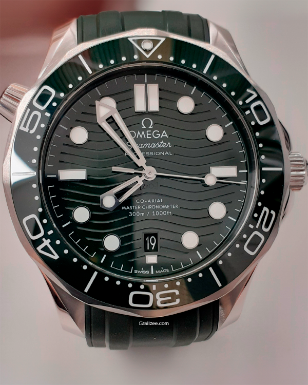 Omega Seamaster Professional Diver 300M 42MM Green Dial Rubber Strap (210.32.42.20.10.001)