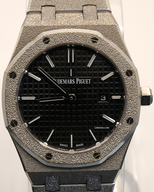 2019 Audemars Piguet Royal Oak 33MM Quartz Black Dial White Gold Bracelet (67653BC)