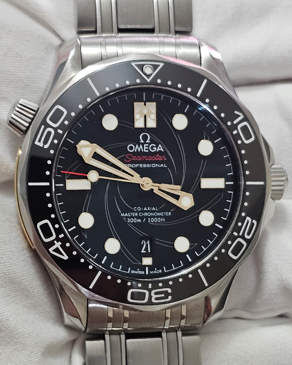 2020 Omega Seamaster Diver 300M James Bond 42MM Black Dial Steel Bracelet (210.22.42.20.01.004)