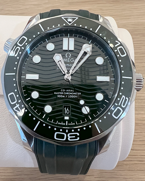 2023 Omega Seamaster Diver 300M "Seaweed" 42MM Green Dial Rubber Strap (210.32.42.20.10.001)