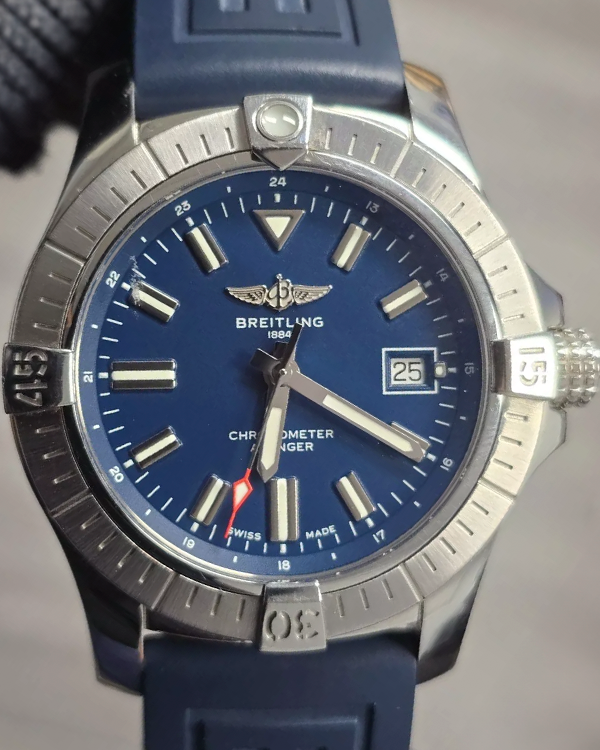 2020 Breitling Avenger 43MM Blue Dial Rubber Strap (A17318101C1X1)