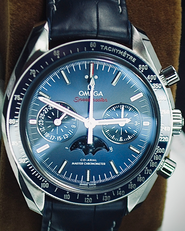 No Reserve - 2023 Omega Speedmaster Moonphase Moonwatch 44.25MM Blue Dial Leather Strap (304.33.44.52.03.001)