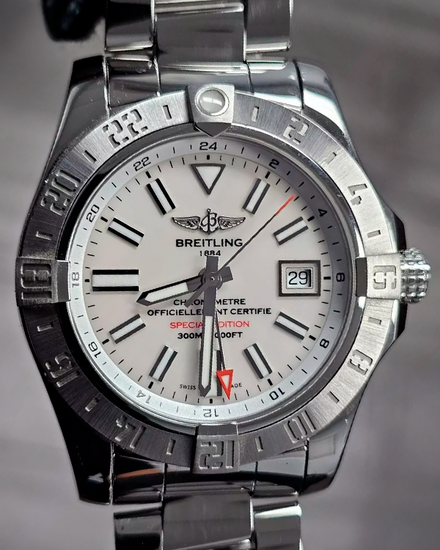 2020 Breitling Avenger II GMT 43MM Mother of Pearl Dial Steel Bracelet (A32390)
