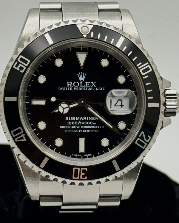 No Reserve - 2001 Rolex Submariner Date 40MM Black Dial Steel Bracelet (16610)