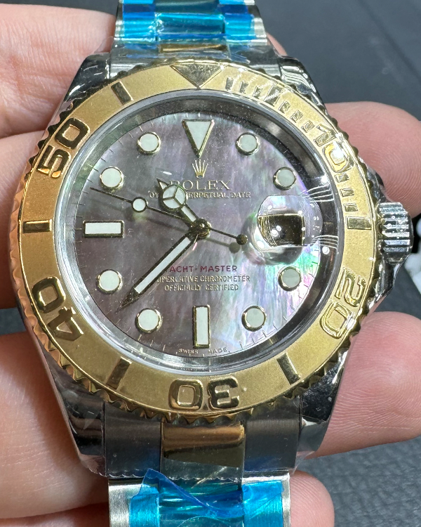 2005 (D Serial) Rolex Yacht-Master 40MM Black Mother of Pearl Dial Two-Tone Oyster Bracelet (16622)