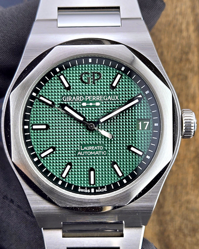 2023 Girard Perregaux Laureato 42MM Green Dial Steel Bracelet (81010.11.3153.1CM)