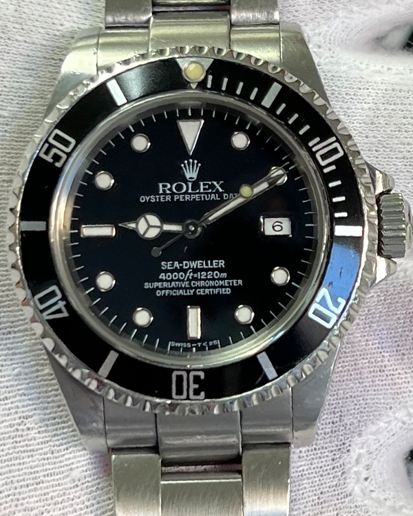 Rolex Sea-Dweller 4000 40MM Black Dial Steel Bracelet (16600)