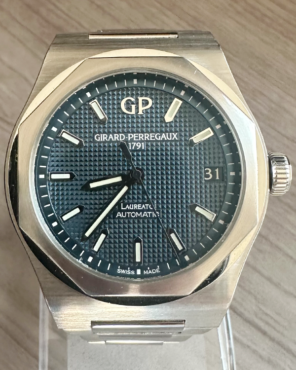 2018 Girard Perregaux Laureato 42MM Blue Dial Steel Bracelet (81010-11-431-11A)