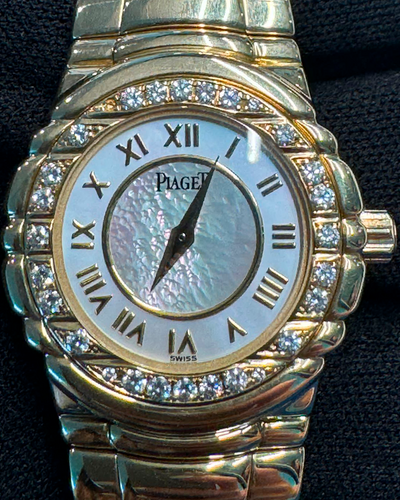 Piaget Tanagra 25MM Quartz Mother of Pearl Dial Yellow Gold Bracelet (16033 M 401 D)